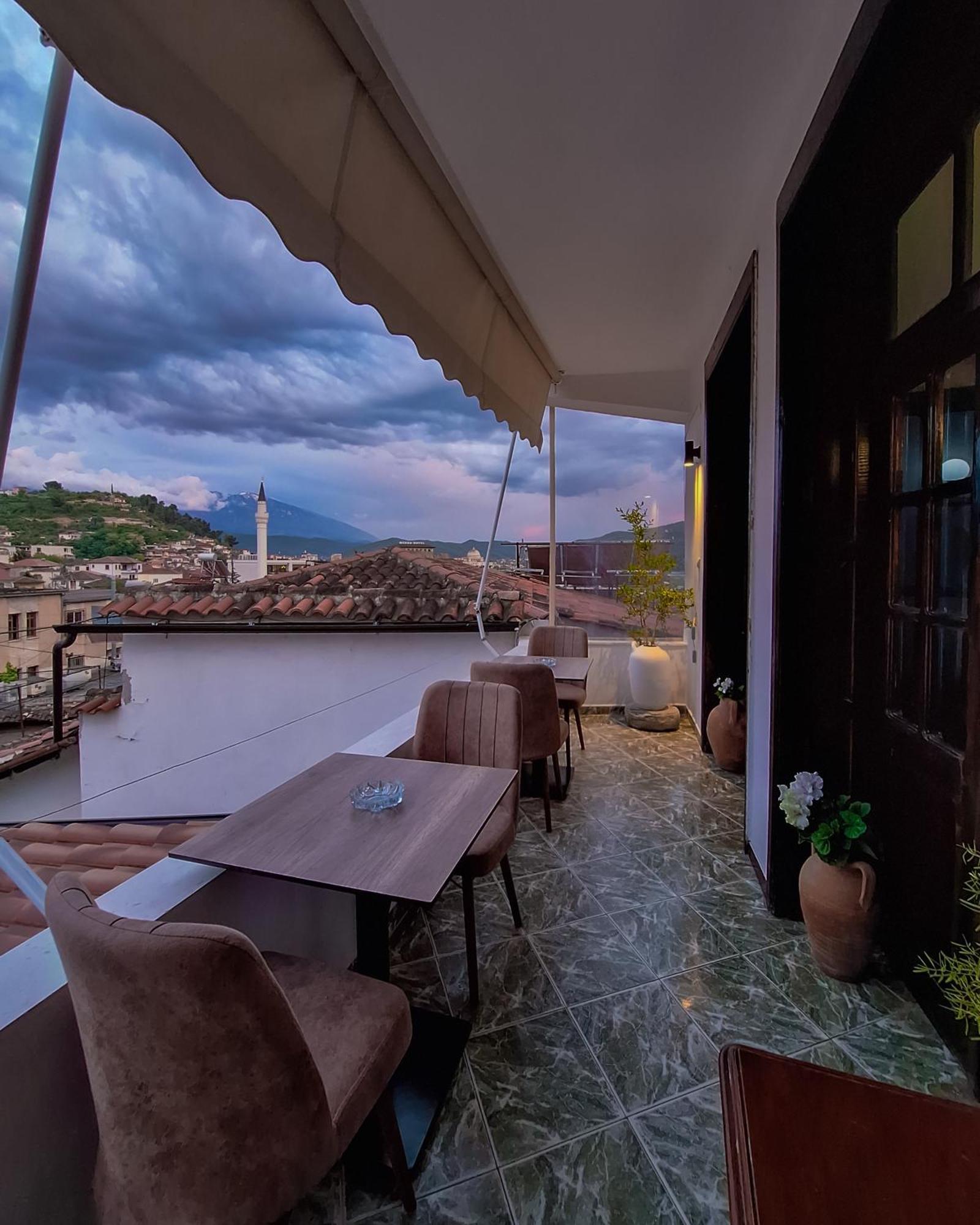 Villa Mishel Suites Berat Exterior photo