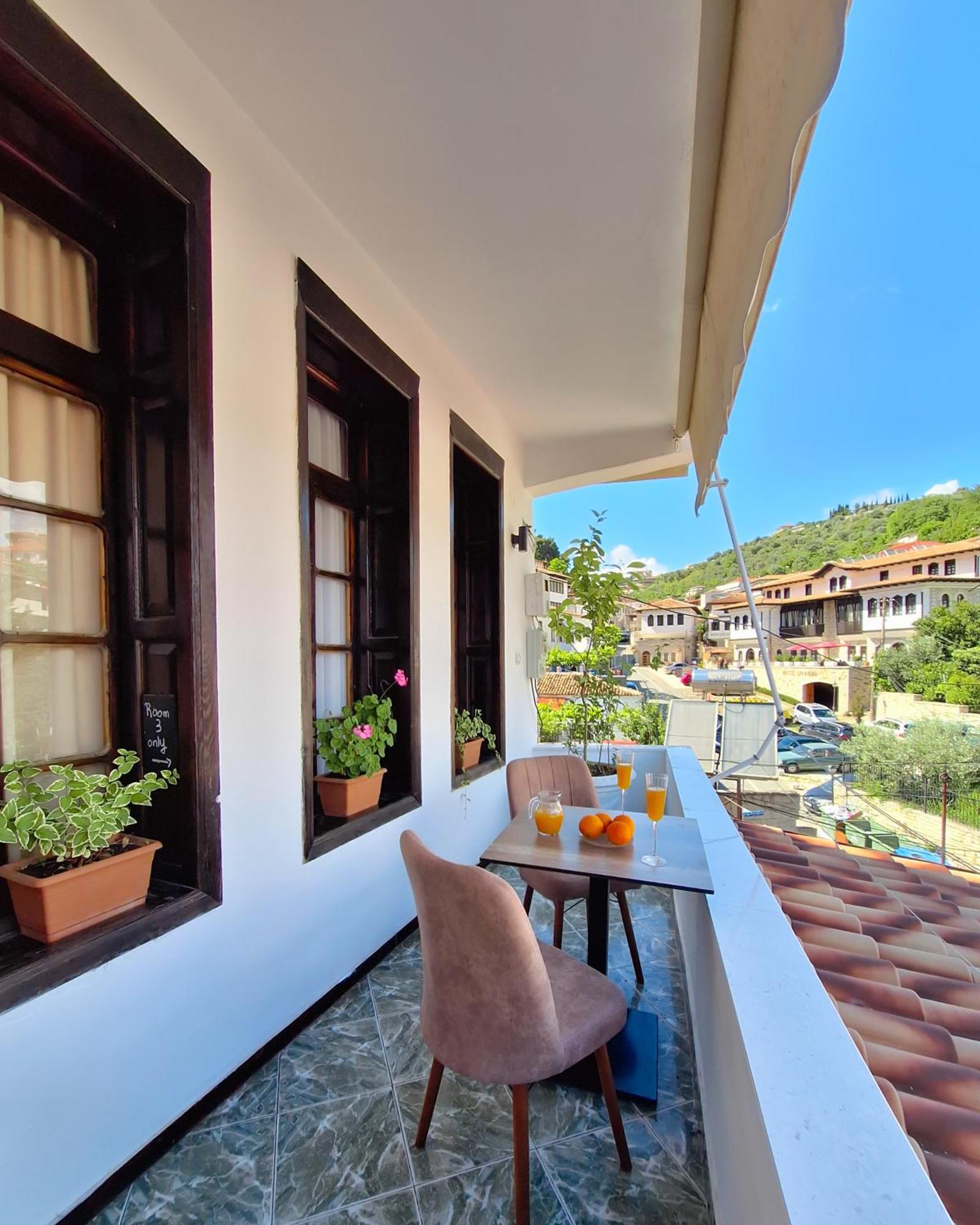 Villa Mishel Suites Berat Exterior photo